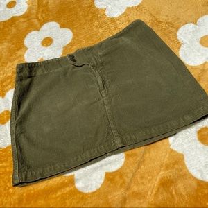 dark green corduroy skirt🌿